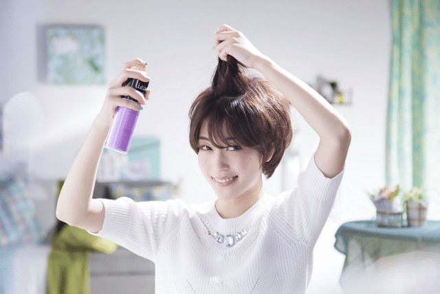 3 ways of using hairspray to fix your Korean hairstyle! B1.png